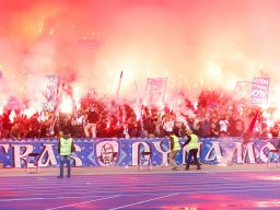 После матча с &laquo;Шахтером&raquo; фаны &laquo;Динамо&raquo; устроили драку с полицией (ВИДЕО)