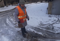 
Сегодня работники &laquo;СЕЗ&raquo; с утра вышли на борьбу с гололедом
