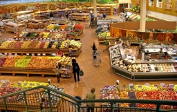 Цены бьют рекорды. Как изменилась стоимость продуктов в Украине за год
