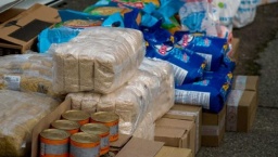 
В Константиновке начинают выдавать продуктовые наборы получателям пособий
