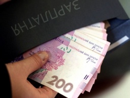 Эксперт рассказал, какое количество украинцев работает в &laquo;тени&raquo;