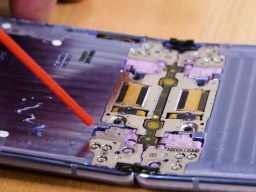 Появились подробности о новом смартфоне Galaxy Z Flip (ФОТО, ВИДЕО)