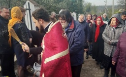 Жители Константиновки освятили пасхальные корзины
