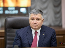 Аваков выступил за &laquo;тотальный полный карантин&raquo;