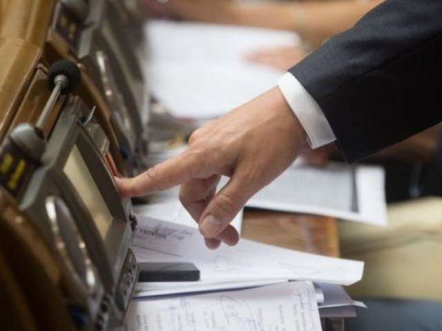 В Раде отложили на 90 дней штрафы для &laquo;евробляхеров&raquo;