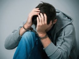 В Константиновке 15-летний &laquo;гангстер&raquo; обворовал крупный магазин