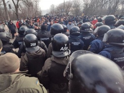 Аваков рассказал, кто &laquo;вдохновил&raquo; на протесты жителей Новых Санжар