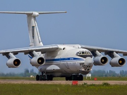 Украина отправила военный самолет за масками и аппаратами ИВЛ в Китай