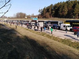 Массовый &laquo;исход&raquo; украинцев из Польши попал на видео