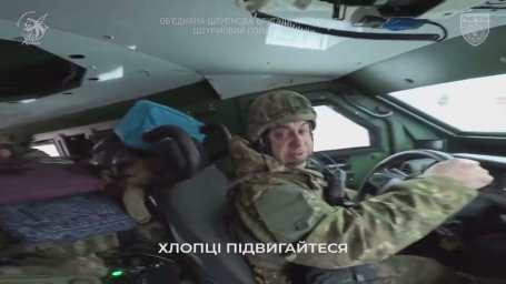 Эвакуация под огнем: бойцы полка &laquo;Цунами&raquo; спасли семью с детьми из прифронтовой Константиновки