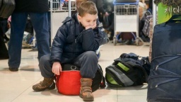 
Польша хочет продлить срок выплаты пособия украинским беженцам
