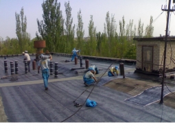 В Константиновке взялись за ремонт крыш