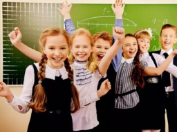 Украинским школам разрешили самостоятельно устанавливать каникулы