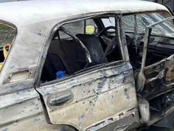 Окупанти вдарили FPV-дроном по цивільній автівці біля Олександро-Калинового: троє поранених