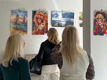​«Краски вдохновения» в сердце Италии: юные художники из Константиновки дебютировали на международной выставке