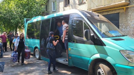 Евакуація з Костянтинівки: зростає кількість охочих виїхати, але заважають FPV-дрони