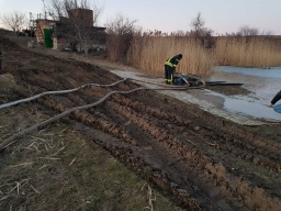 Спасатели Константиновки предотватили разрушение дамбы в с. Предтечино