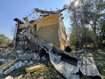 Российские атаки по Константиновке продолжаются: вражеские удары по школе и жилым домам