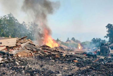 Внаслідок авіаудару по Костянтинівці поранено трьох цивільних, пошкоджено будинки та газопровід