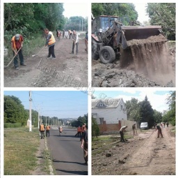 ​Коммунальщики убирают последствия разрушения после ракетного обстрела
