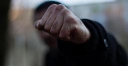 Разбой в Константиновке: На мужчину напали возле подъезда