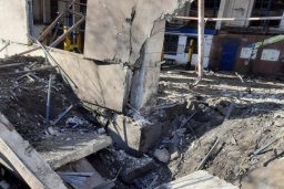 Обстановка в Константиновке 17 апреля 2023 года. Поздно вечером ракета С-300 ударила по промзоне.
