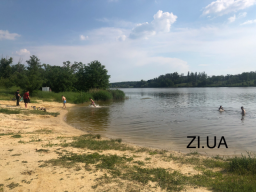 
Купальный сезон в Константиновке: Как выглядят места отдыха у воды
