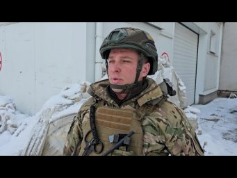 Первые минуты после обстрела Константиновки – отчаянная попытка парамедиков спасти жизнь мужчине.