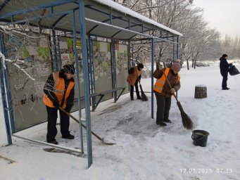 Коммунальные службы Константиновки продолжают борьбу с гололедом