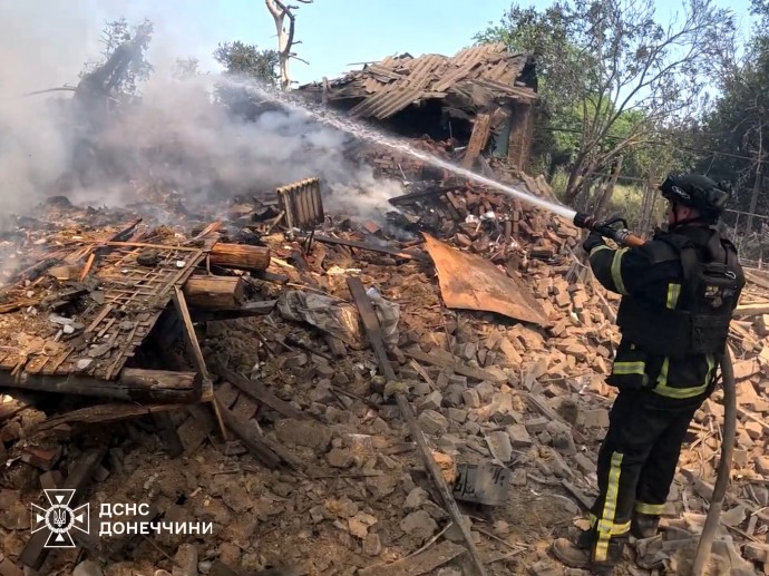 Масштабні пожежі після обстрілу Костянтинівки: є поранений, рятувальники ліквідували 8 займань