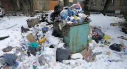 
Куда звонить жителям Константиновки, если долго не вывозят мусор
