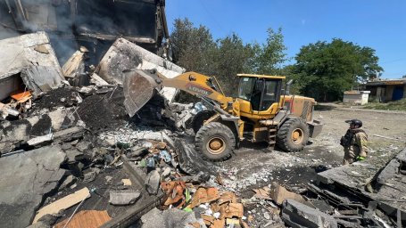 Під завалами після авіаудару: у Костянтинівці тривають рятувальні роботи