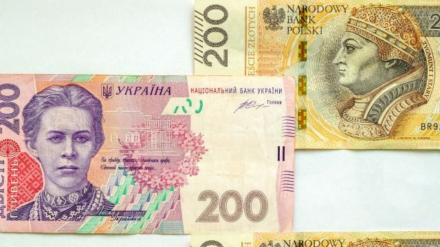 
В Польше уже на этой неделе остановят программу обмена гривны на злотые
