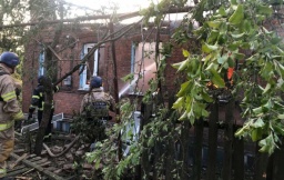 
        Спасателям Константиновки пришлось приостановить тушение пожара из-за повторного обстрела