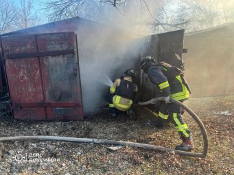 У Костянтинівці внаслідок обстрілу поранено двох людей, рятувальники ліквідували пожежу