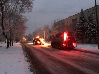 Коммунальные службы Константиновки продолжают борьбу с последствиями зимней непогоды
