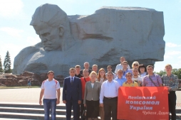 Комсомольцы умрут, но не сдадутся в борьбе за Украину!